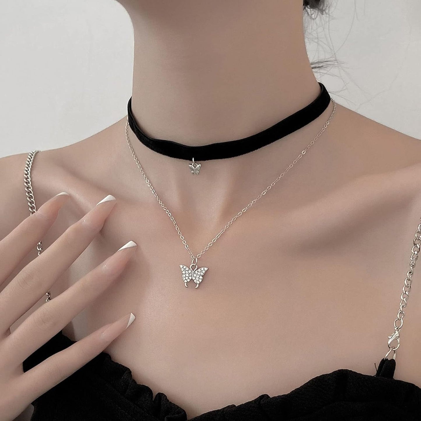 Vintage Black Choker Necklace Chain Goth Leather Choker Butterfly Pendant Necklace Velvet Choker Punk Necklace Rock Statement Butterfly Necklace Charm Jewelry Gift for Women and Girls