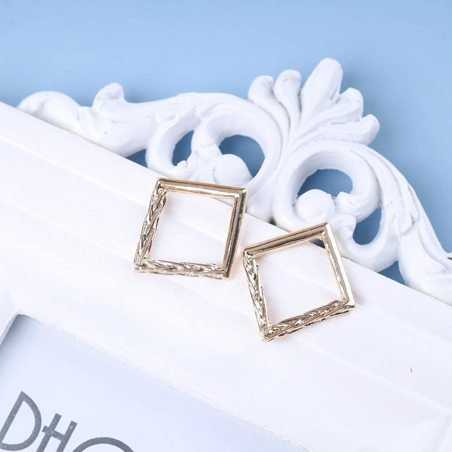 Vintage Hammered Square Drop Earrings Gold Hollow Square Earrings Metal Square Stud Earrings Minimalist Geometric Square Earrings Jewelry for Women