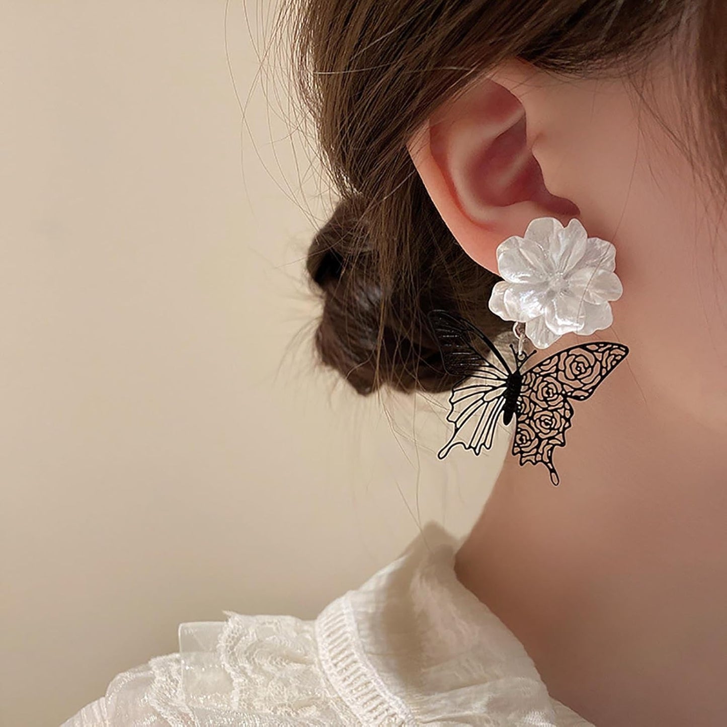 Vintage Black Butterfly Flower Drop Earrings Acrylic Flower Earrings White Flower Studs Earrings Black Hollow Butterfly Earrings Jewelry for Women