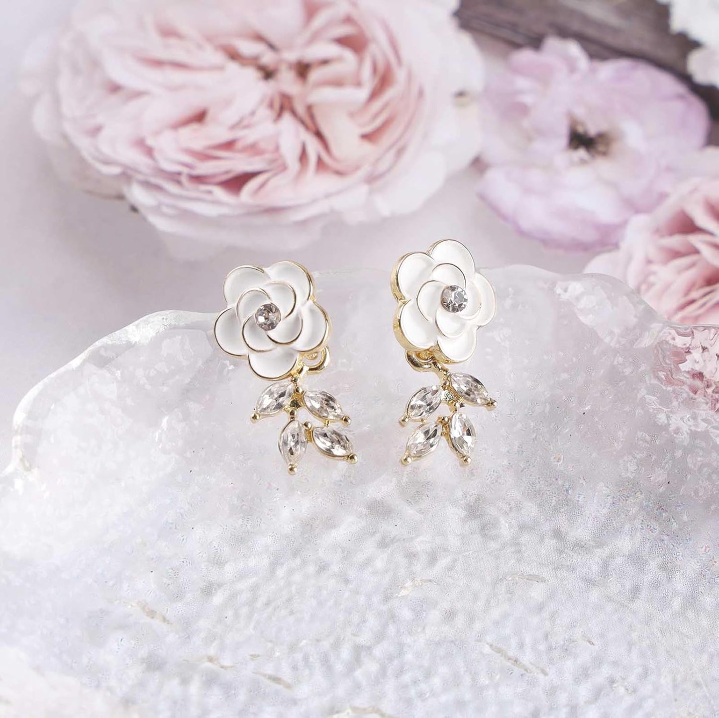 Vintage Crystal Flower Earrings Rhinestone Leaf Drop Earrings White Camellia Stud Earring Gold Cz Flower Bridal Earrings Jewelry for Women