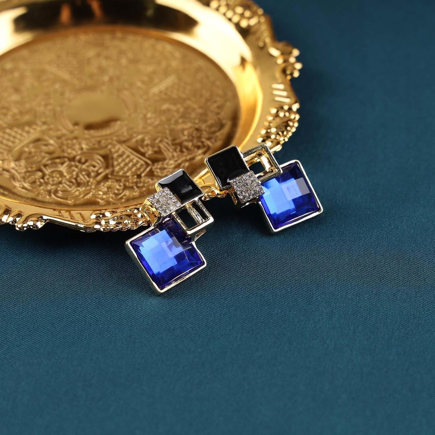 Vintage Crystal Square Drop Earrings Black Square Stud Earrings Gold Hollow Square Dangle Earrings Black Onyx Square Earrings Jewelry for Women